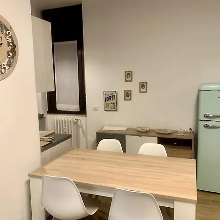 Lägenhet Con Terrazzo Sui Tetti Milanesi *