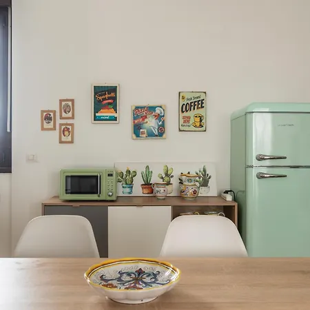 Appartamento Con Terrazzo Sui Tetti Milanesi *