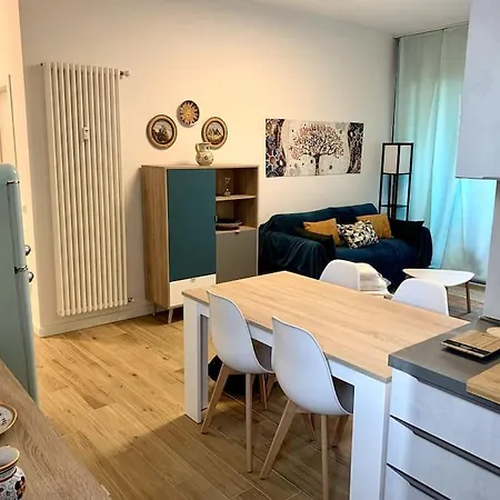 Apartamento Con Terrazzo Sui Tetti Milanesi