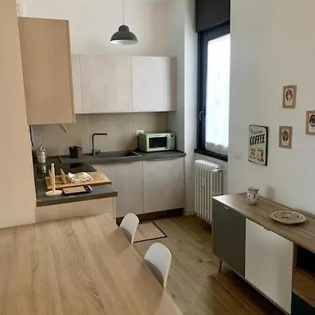 Con Terrazzo Sui Tetti Milanesi * Milán